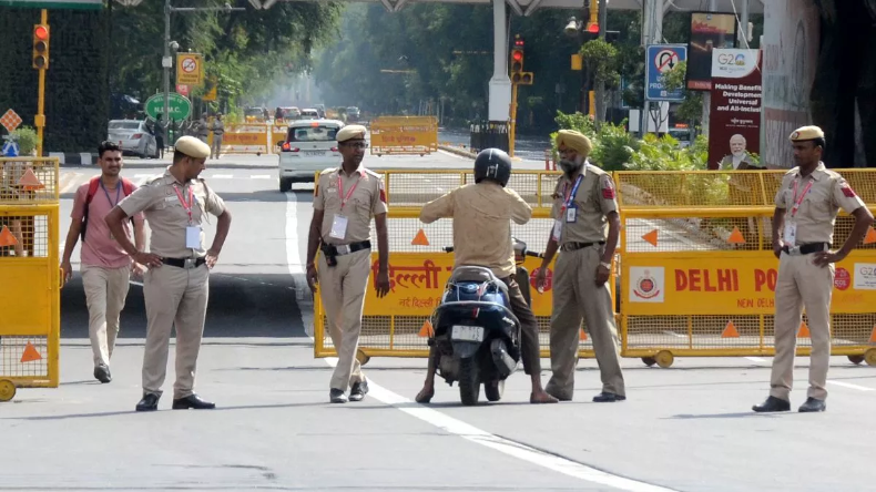 Delhi Police : महावीर जंयती पर दिल्ली ट्रैफिक पुलिस ने जारी की एडवाइजरी, इन रास्तों पर जाने से बचें