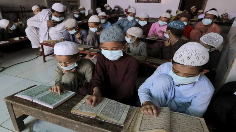 UP Madarsa Board: यूपी के मदरसा छात्रो के लिए राहत की खबर, सुप्रीम कोर्ट ने लगाई हाईकोर्ट के फैसले पर रोक