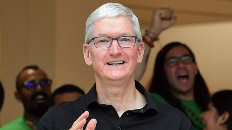 Apple: कौन हैं जॉन टर्नस, जो टिम कुक की जगह संभाल सकते हैं एपल के नए CEO का पद