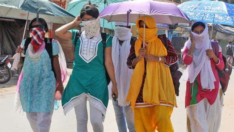 Weather update: राजधानी में चिलचिलाती गर्मी से बेहाल लोग, जानिए चुनाव वाले दिन कैसा रहेगा मौसम का मिजाज