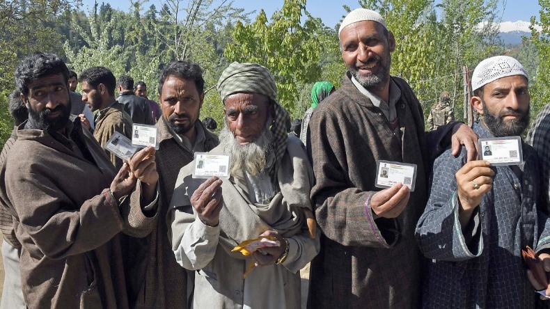 जम्मू कश्मीर : बंपर वोटिंग से पाकिस्तान में बैठे हुए आंतकियों के आका बौखलाए, दहशत फैलाने के लिए HIT स्क्वाड को लगाया