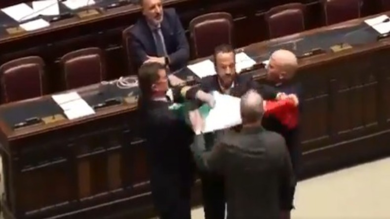 Italy Parliament Viral Video: G-7 समिट सम्मेलन से पहले इटली संसद में हंगामा! वीडियो में देखें कैसे बिगड़ा माहौल