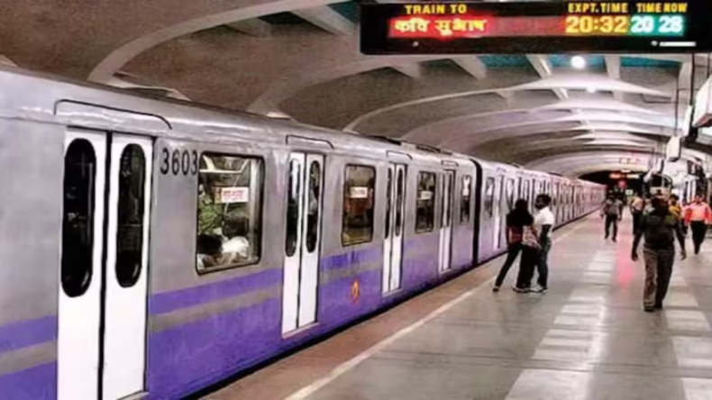 Kolkata Metro: उत्तर-दक्षिण कॉरिडोर के अंतर्गत सभी स्टेशनों पर यूपीआई शुरू, ब्लू लाइन की सभी मशीनों में मिलेगी सुविधा