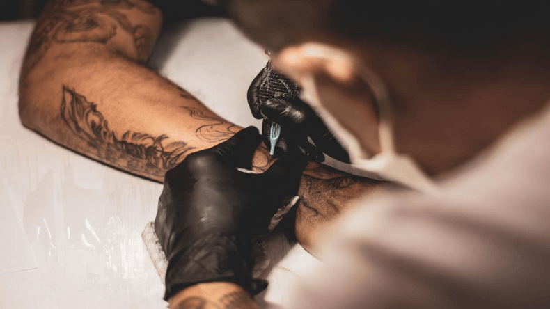 National Tattoo Day: टैटू का क्रेज और इसके खतरनाक साइड इफेक्ट्स