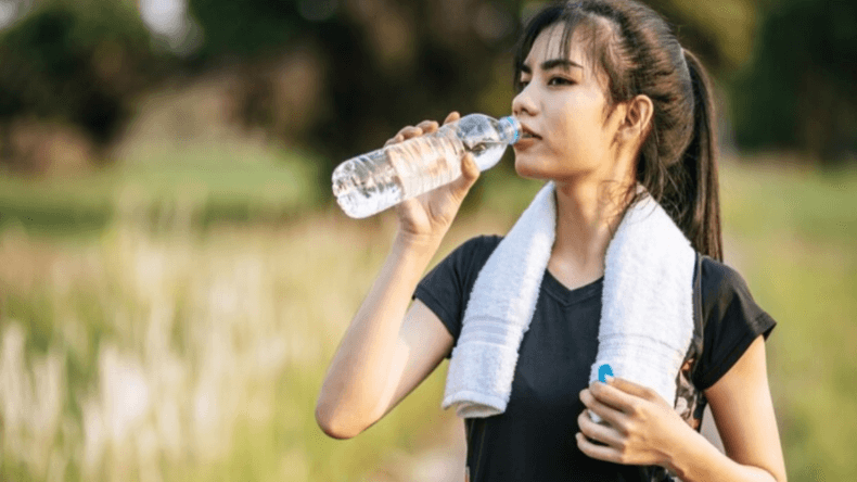 Water Fasting के फायदे, क्या आप जानते हैं ये कितना सेफ है?