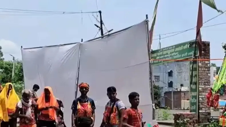 Kanwad Yatra: नेमप्लेट के बाद अब मस्जिदों पर लगे पर्दे , कावड़ यात्रा के ये कैसे निर्देश ?