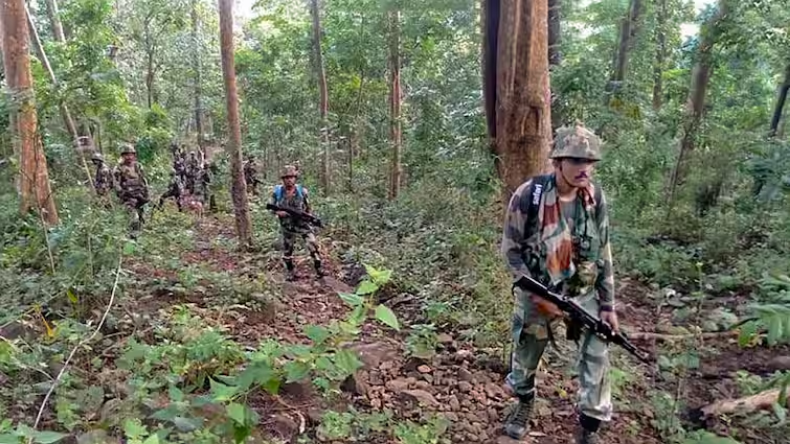 Chhattisgarh Naxal Encounter: नारायणपुर में सुरक्षा बलों के साथ मुठभेड़, मारे गए पांच नक्सली