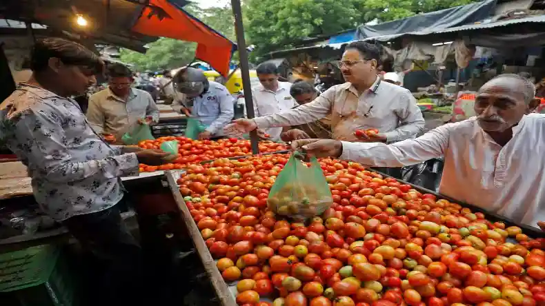 टमाटर की बढ़ती कीमतों से राहत: दिल्ली में 60 रुपये प्रति किलोग्राम टमाटर की बिक्री शुरू