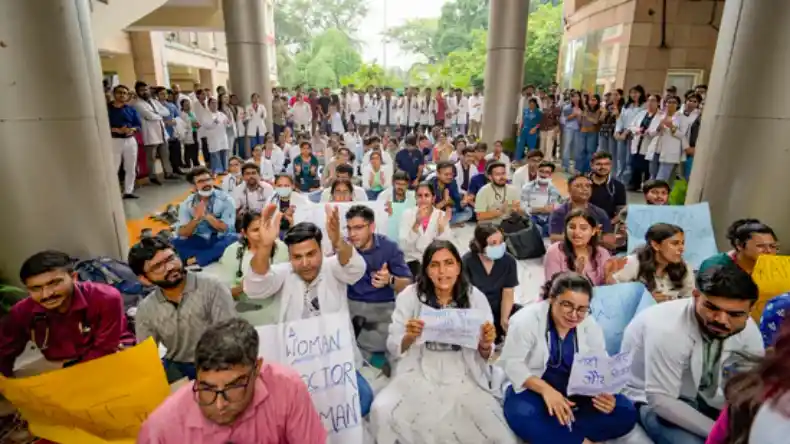 चश्मा टूटने से आंखो में घुसा कांच, दिल दहला देने वाली है कोलकाता डॉक्टर की पोस्टमार्टम रिपोर्ट