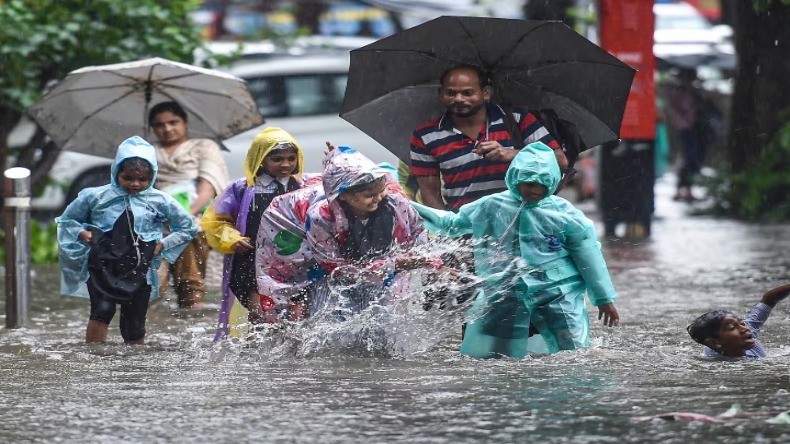 पहाड़ से मैदान तक बारिश का कहर, इन राज्यों के लिए अलर्ट जारी