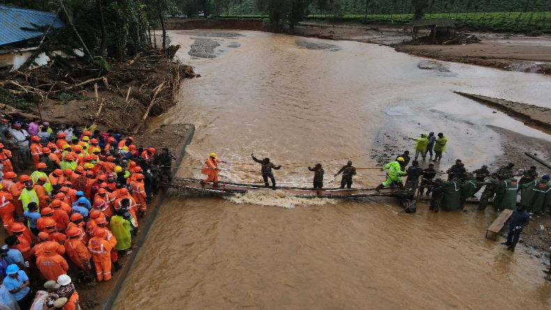 Wayanad Landslide: वायनाड में भूस्खलन के बाद साउथ स्टार सूर्या, रश्मिका मंदाना ने बढ़ाया मदद का हाथ, राहत कोष में दान की इतनी रकम