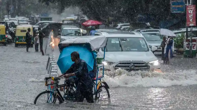 यूपी में भारी बारिश के कारण बंद रहेंगे स्कूल-कॉलेज