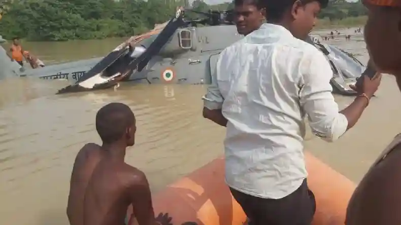 बिहार के मुजफ्फरपुर में हेलीकॉप्टर हुआ क्रैश, रेस्क्यू ऑपरेशन में जुटा वायु सेना