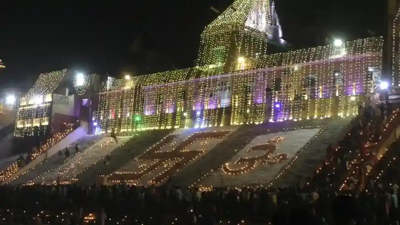 वाराणसी में देव दिवाली पर दिखेगी राष्ट्रवाद की झलक, होगी तिरंगे की थीम पर सजावट