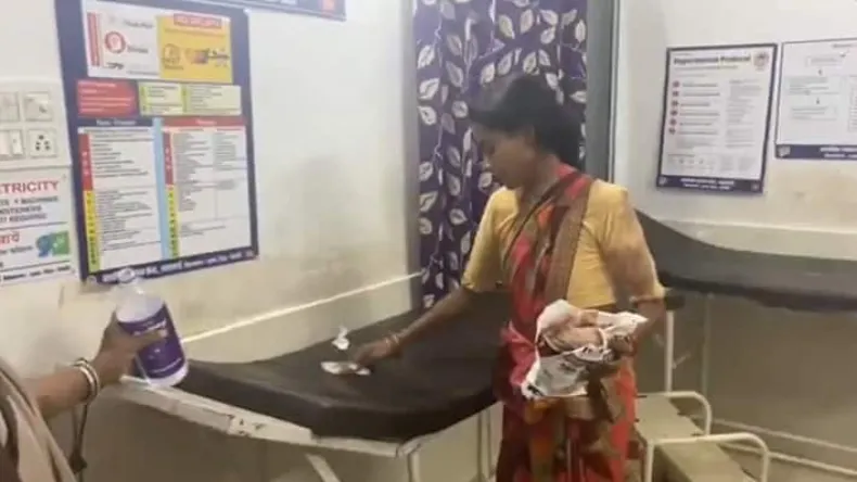 Dindori Hospital Viral Video