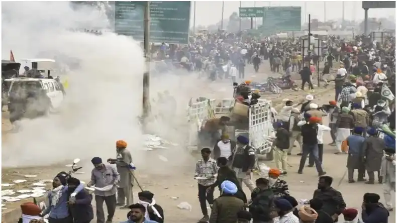 शंभू बार्डर पर बवाल, प्रदर्शनकारी किसानों पर टियर गैस और पानी की बौछार, कई किसान घायल