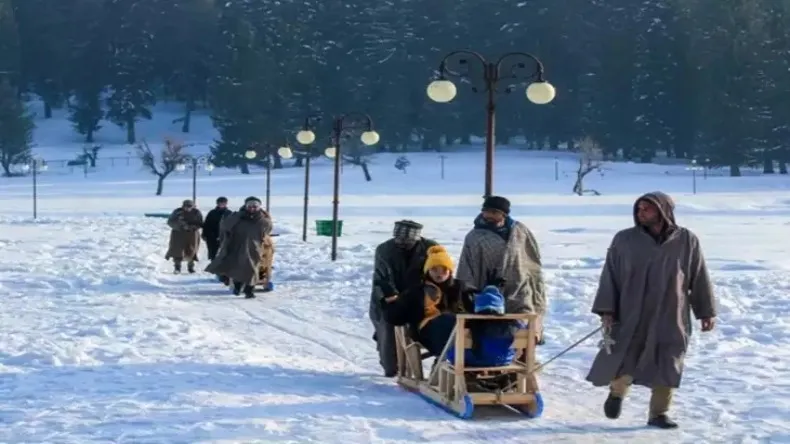 Snowy एरिया में घूमने वाले भूलकर भी न करें ये गलतियां, वरना जिंदगी भर पछताओगे